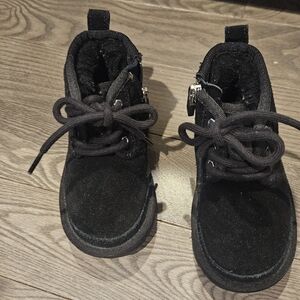 Toddler UGG Neumel II Boots, US Sz 7 Black Zip or Hook & Loop Shoes.